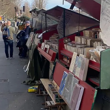 Appartamento Charme Parisien Du Marais Parigi