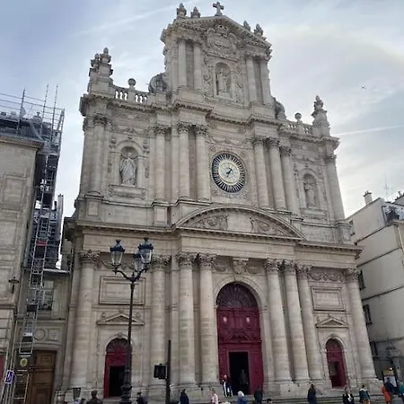Charme Parisien Du Marais Parigi