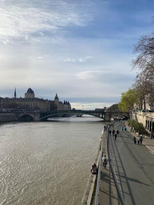 Charme Parisien Du Marais Parigi